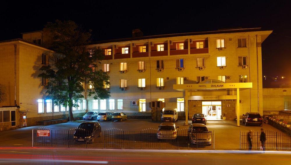 Hotel Balkan Gabrovo Buitenkant foto